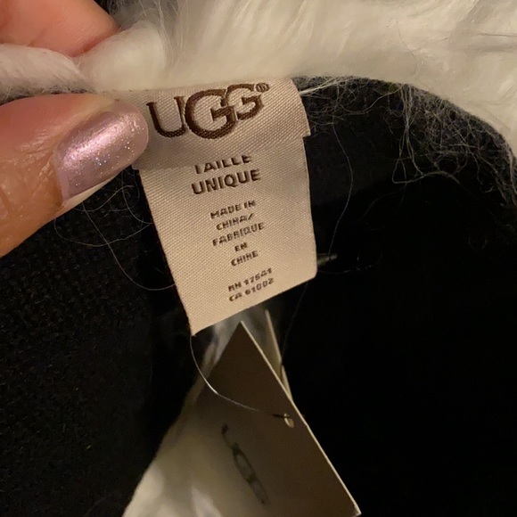 UGG MONGOLIAN POCKET SCARF - Picture 4 of 8